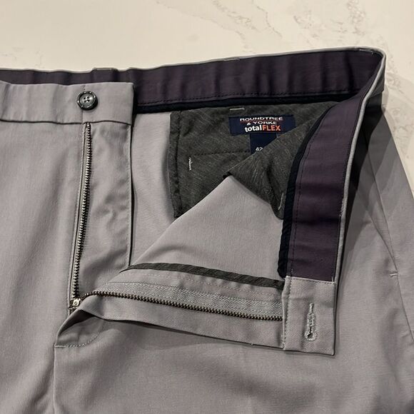 Men's Roundtree & Yorke Total Flex  Grey Slacks - Picture 6 of 8